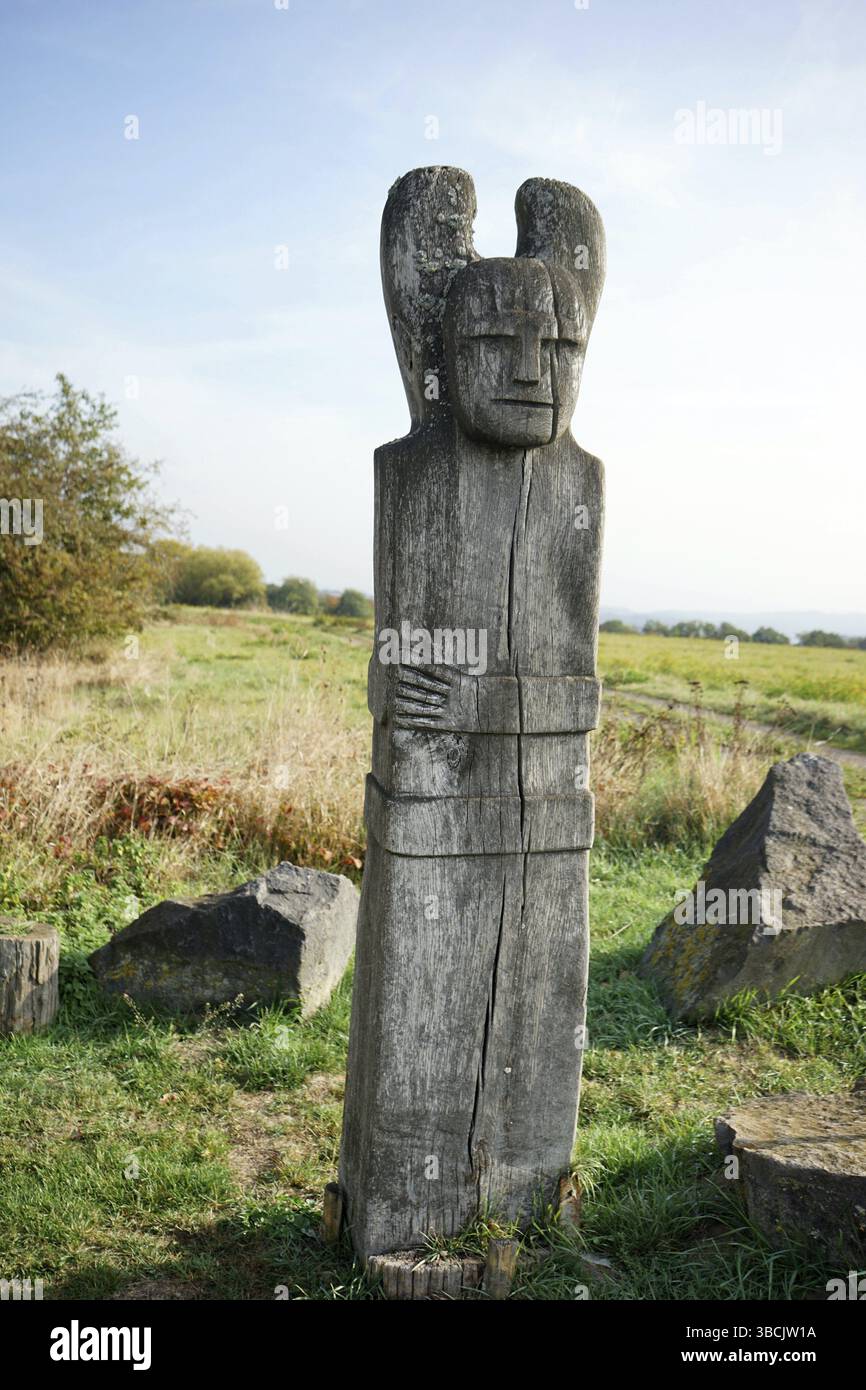 Reconstruction de Figur celtique en bois, Parc archéologique Martberg, à côté de Pommern et Karden, temple celtique-romain, sentier de randonnée Lenus-mars, Martber Banque D'Images Reconstruction de Figur celtique en bois, Parc archéologique Martberg, à côté de Pommern et Karden, temple celtique-romain, sentier de randonnée Lenus-mars, Martber Banque D'Images