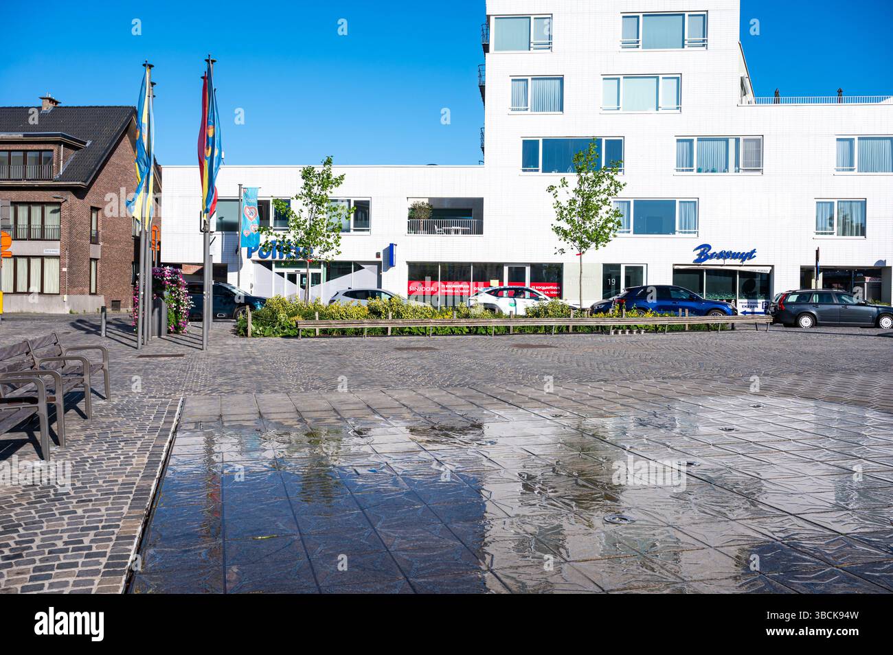 Place municipale et poste de police de la ville d'Ekeren, Anvers, Belgique 15 mai 2025 Banque D'Images