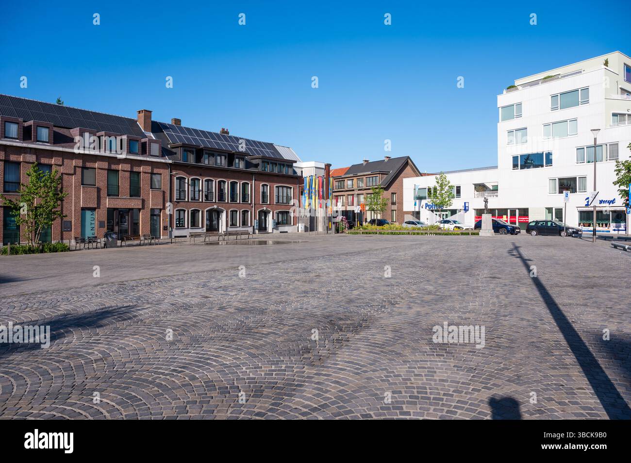 Place municipale et poste de police de la ville d'Ekeren, Anvers, Belgique 15 mai 2025 Banque D'Images