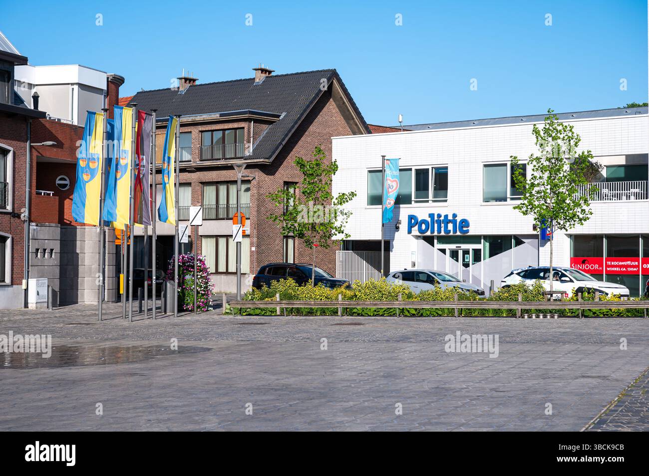 Place municipale et poste de police de la ville d'Ekeren, Anvers, Belgique 15 mai 2025 Banque D'Images