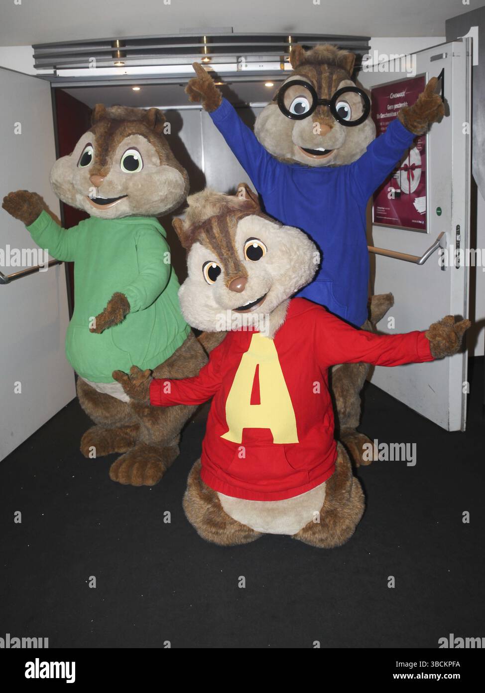 Alvin Seville et ses frères Theodore Seville et Simon Seville- au Walking Act, Alvin et le Chipmunks Road Chip au CinemaxX Magdeburg Banque D'Images