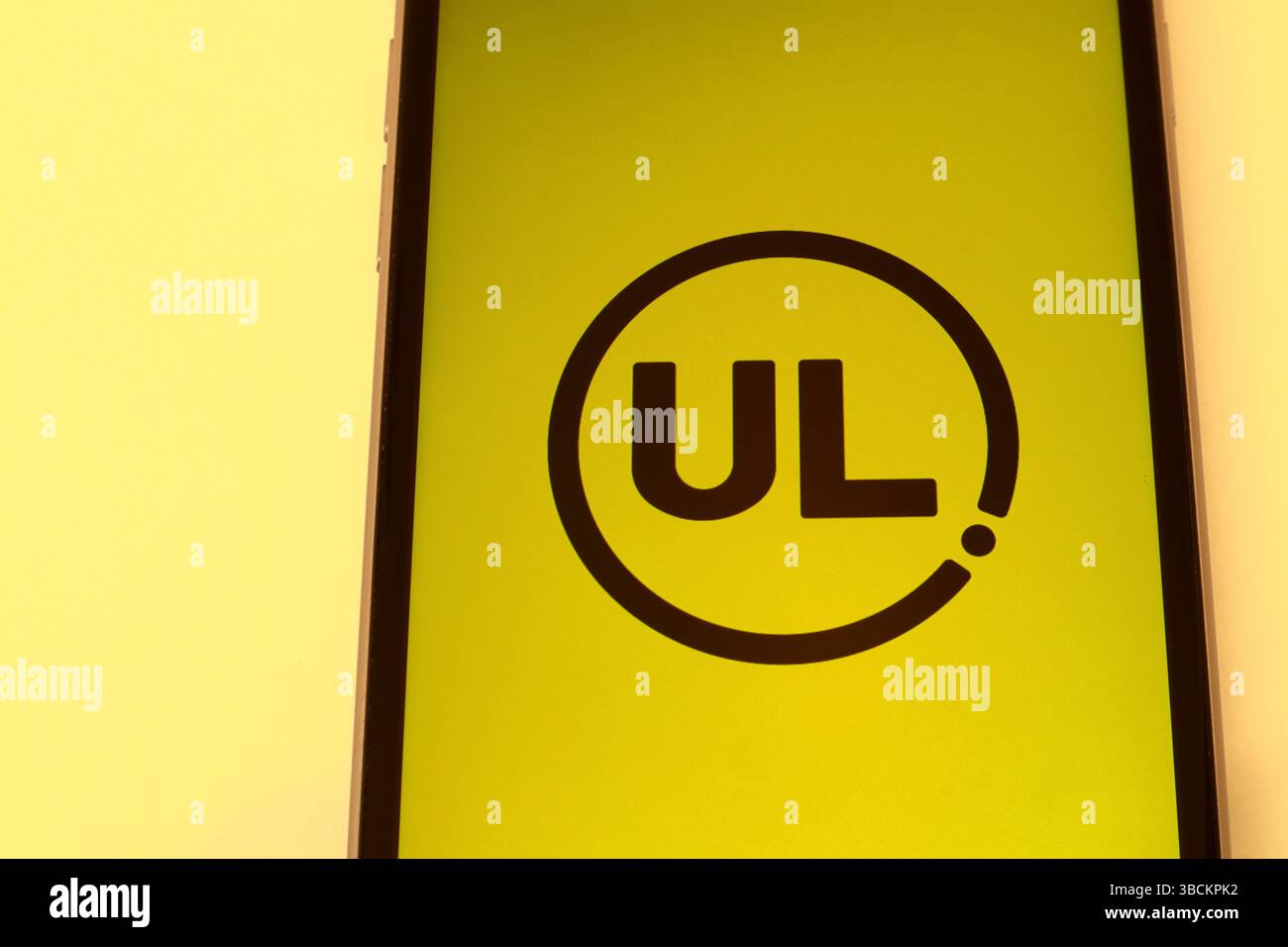 Marque de UL. Transports publics dans la ville suédoise Uppsala. Sur un téléphone portable. Gros plan et isolé. Banque D'Images
