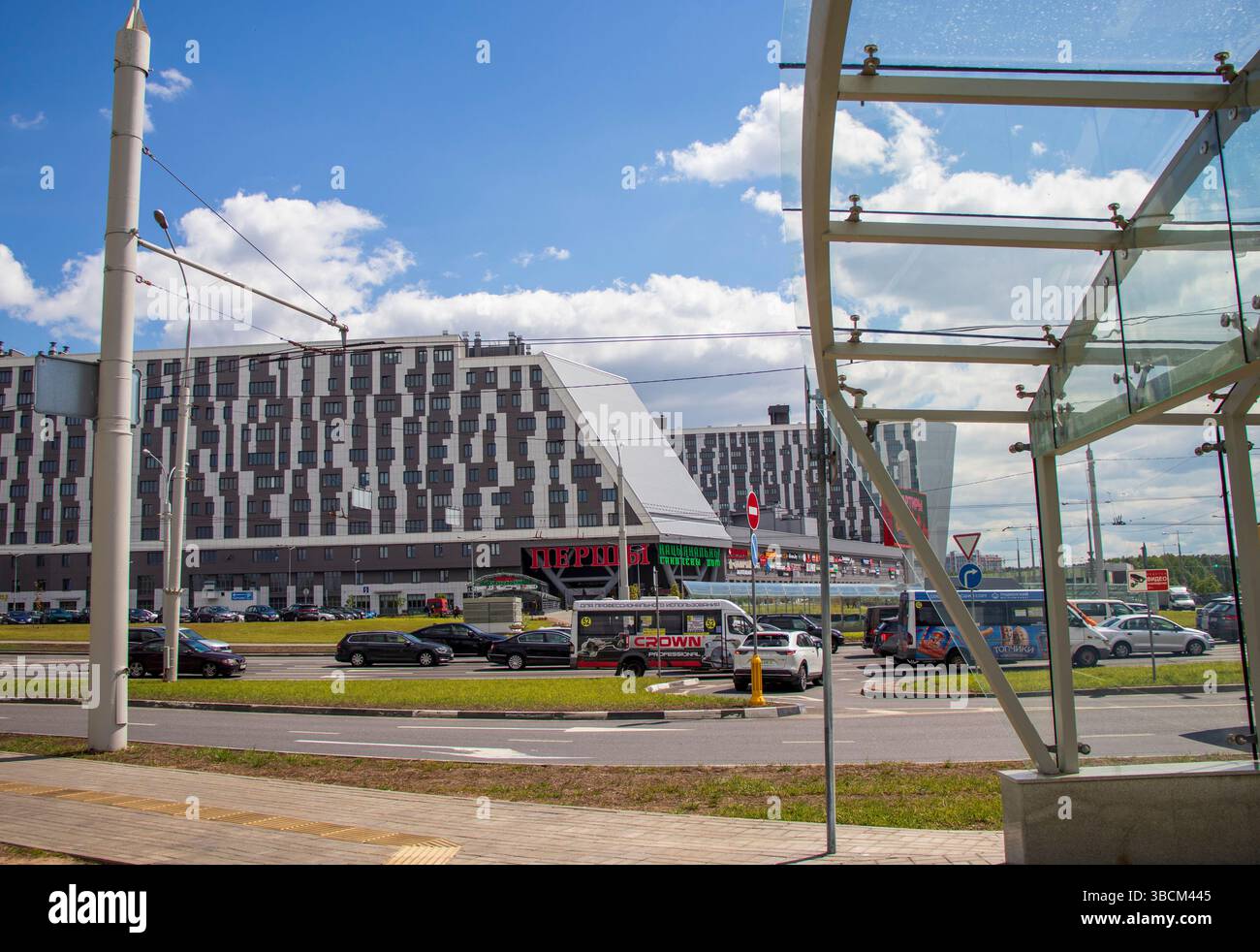 05.05.2025 - Minsk, Biélorussie. Centre commercial appelé Pershiy, situé au centre de la ville Banque D'Images