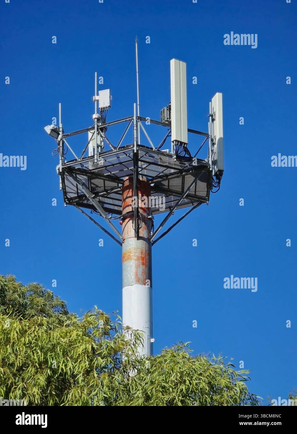 Station de base cellulaire avec antennes Banque D'Images