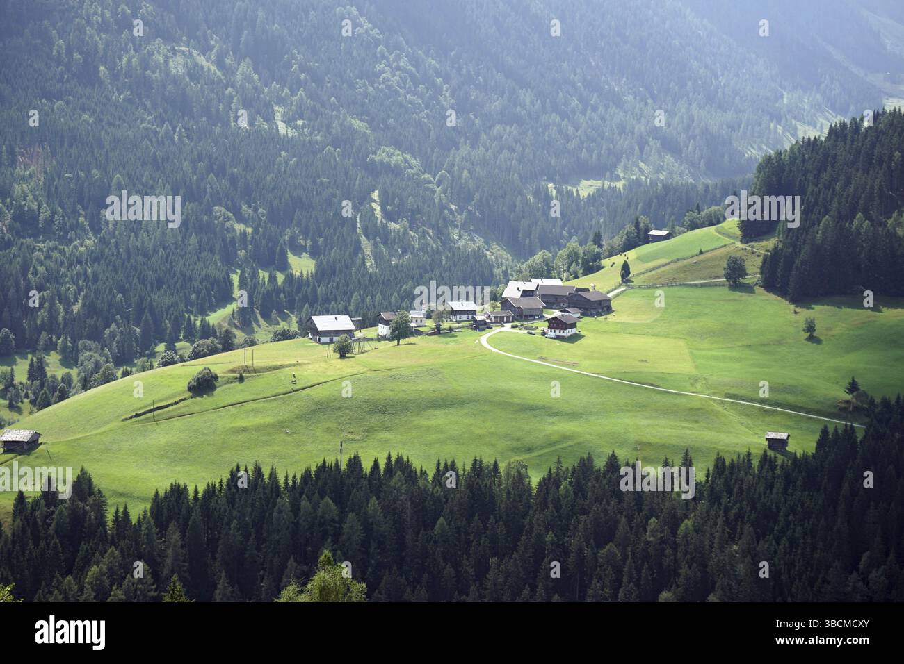 Raut, Lesachtal, Lesach Valley, Alpes Carniques, Alpes, Kaernten, Autriche, Europe Banque D'Images Raut, Lesachtal, Lesach Valley, Alpes Carniques, Alpes, Kaernten, Autriche, Europe Banque D'Images