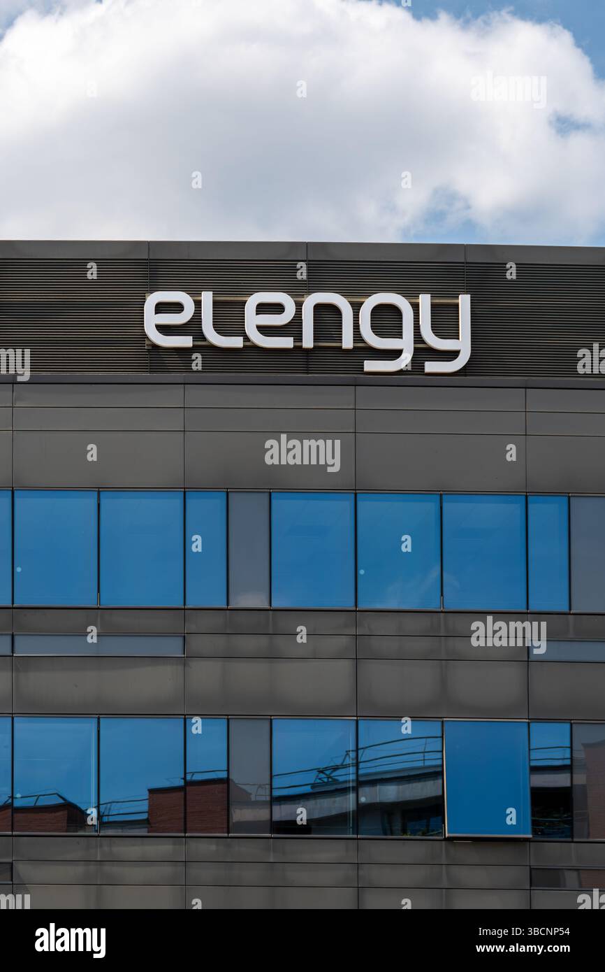 Façade du siège d'Elengy. Elengy est une filiale de NaTran (anciennement GRTgaz) qui exploite des terminaux GNL français Banque D'Images Façade du siège d'Elengy. Elengy est une filiale de NaTran (anciennement GRTgaz) qui exploite des terminaux GNL français Banque D'Images