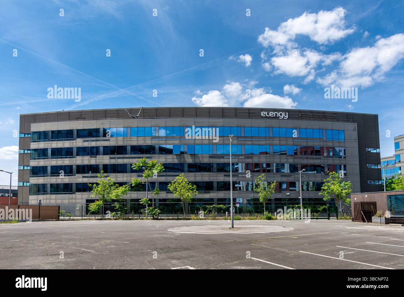 Vue extérieure du siège d'Elengy. Elengy est une filiale de NaTran (anciennement GRTgaz) qui exploite des terminaux GNL français Banque D'Images Vue extérieure du siège d'Elengy. Elengy est une filiale de NaTran (anciennement GRTgaz) qui exploite des terminaux GNL français Banque D'Images
