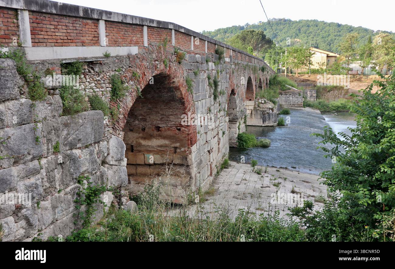 Benevento - Arcata del Ponte Leproso da via Mulino Pacifico Banque D'Images