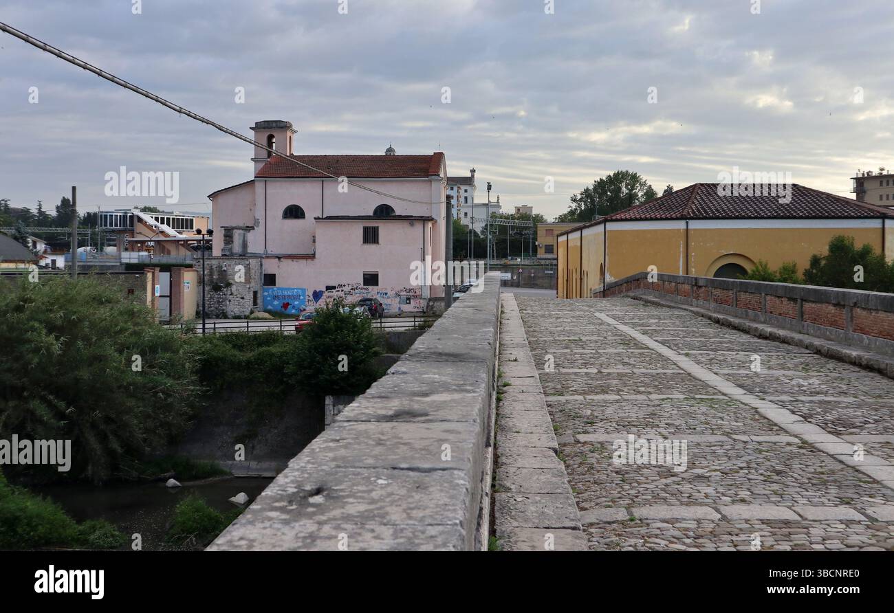 Benevento - Ponte Leproso sul Fiume Sabato Banque D'Images