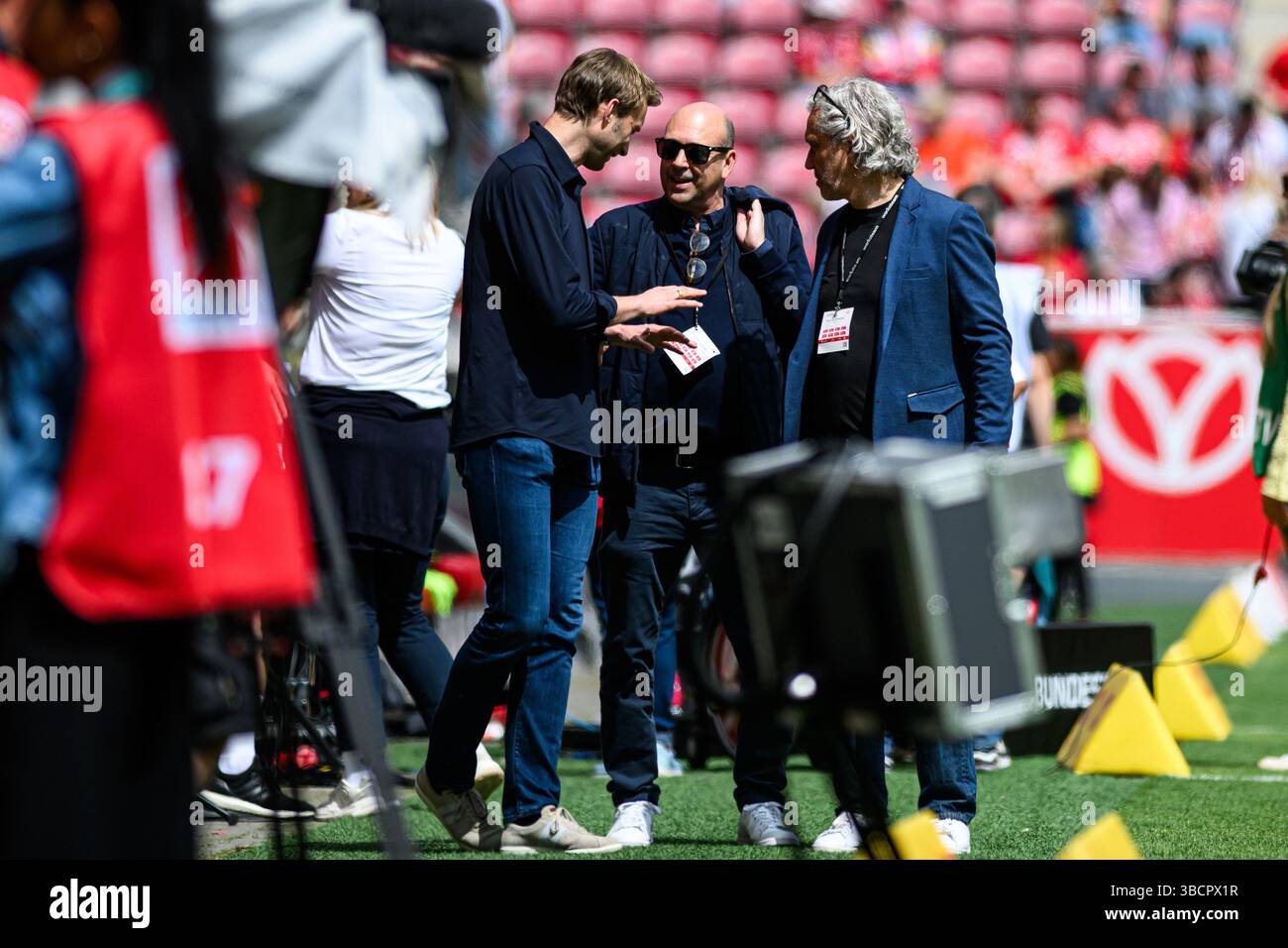 MAINZ, ALLEMAGNE - 17 MAI 2025 : - le match Bundesliga 1.FSV Mainz 05 vs Bayer 04 Leverkusen à Mewa Arena. Banque D'Images
