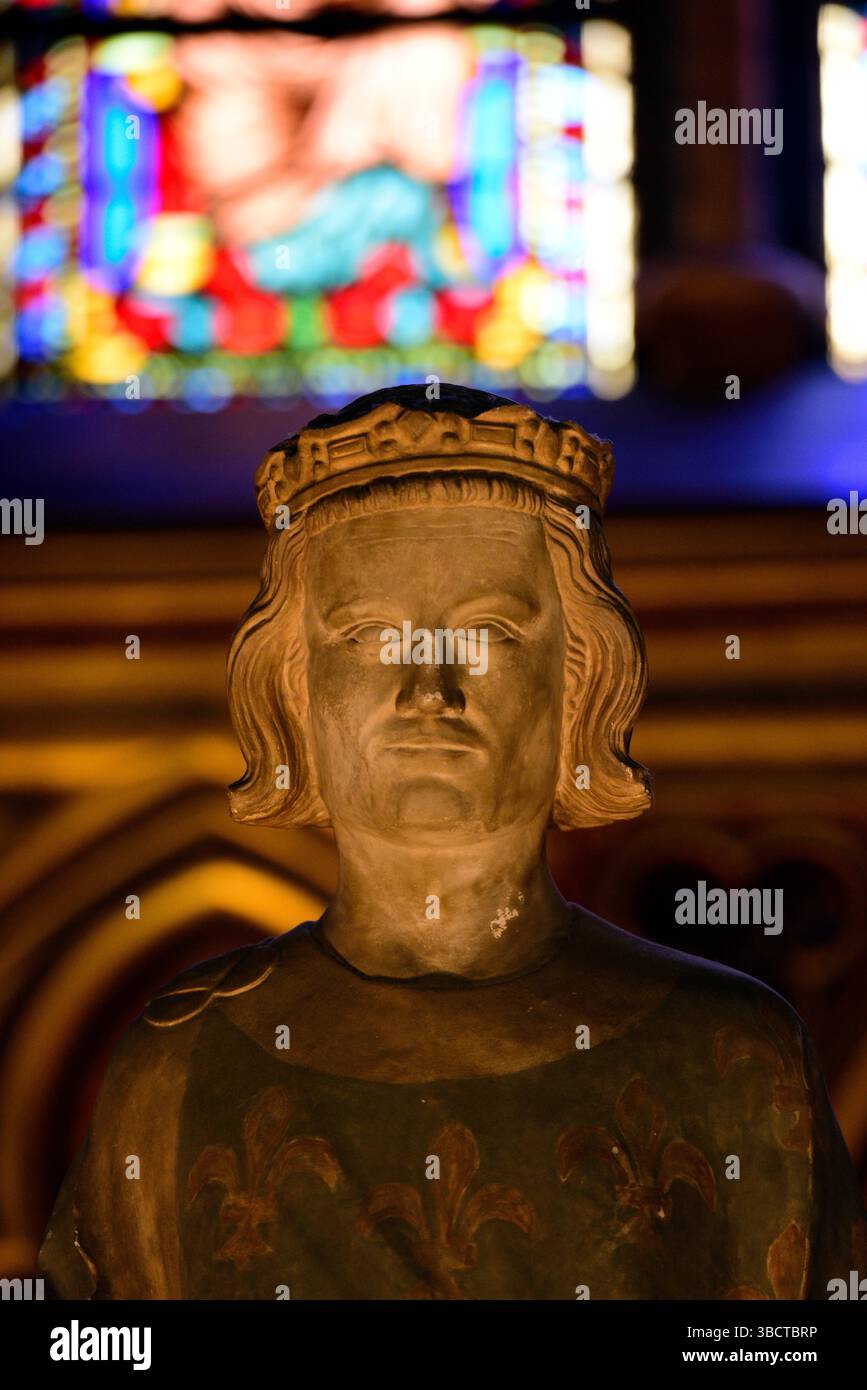 Statue de Louis IX roi de France, Sainte Chapelle, Paris, France. Banque D'Images