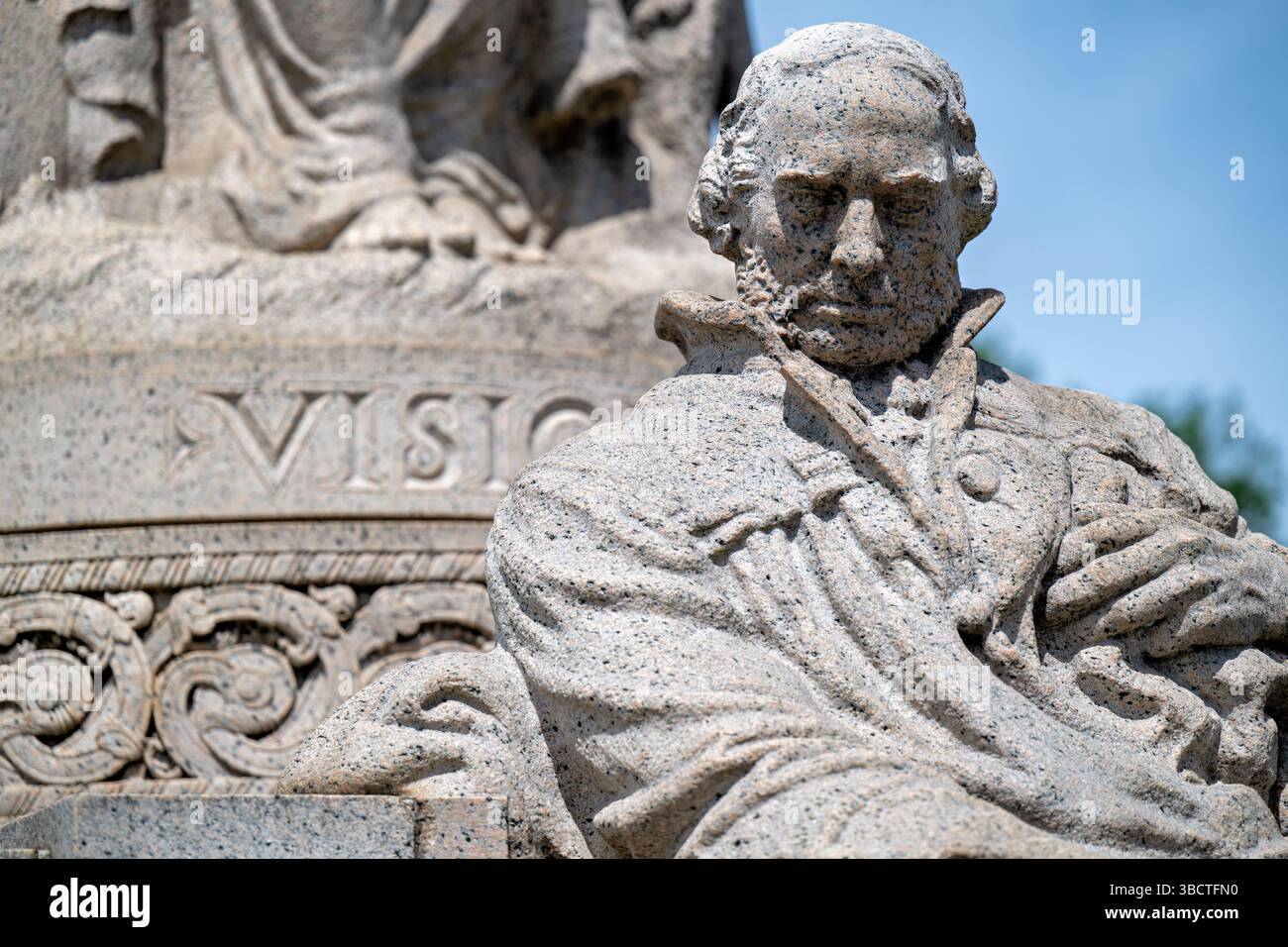 WASHINGTON DC — le mémorial John Ericsson se trouve dans le West Potomac Park, à Independence Avenue et Ohio Drive SW. Dédié en 1926 par le président Calvin Coolidge et le prince héritier Gustave de Suède, le monument en granit rend hommage à l'inventeur américano-suédoise John Ericsson (1803-1889), qui a conçu le navire cuirassé Monitor de l'Union pendant la guerre de Sécession. Le mémorial présente Ericsson assis au premier plan avec trois figures allégoriques — Vision, aventure et travail — représentant les caractéristiques qui ont fait de lui un grand inventeur. Banque D'Images