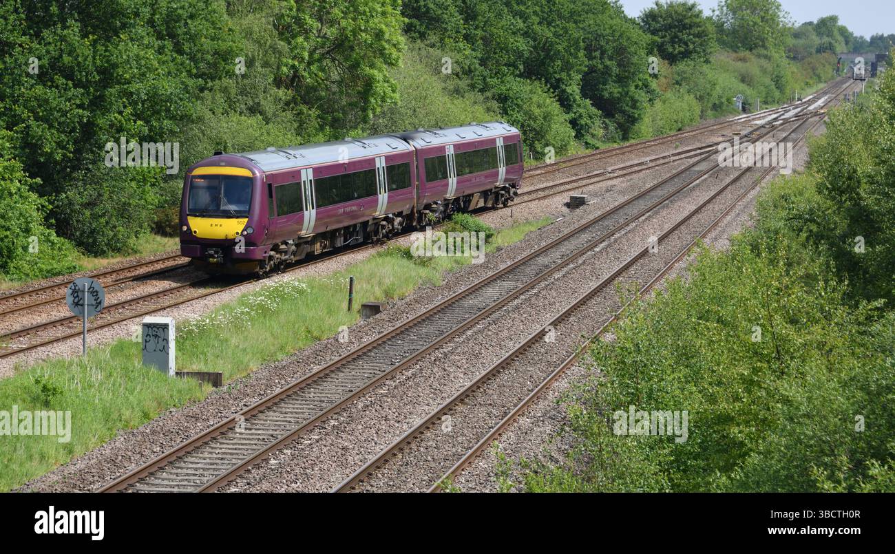 East Midlands Railway Class 170 TurboStar 170502 traversant North Stafford Junction avec le service 10 :36 de Newark Castle à Crewe Banque D'Images