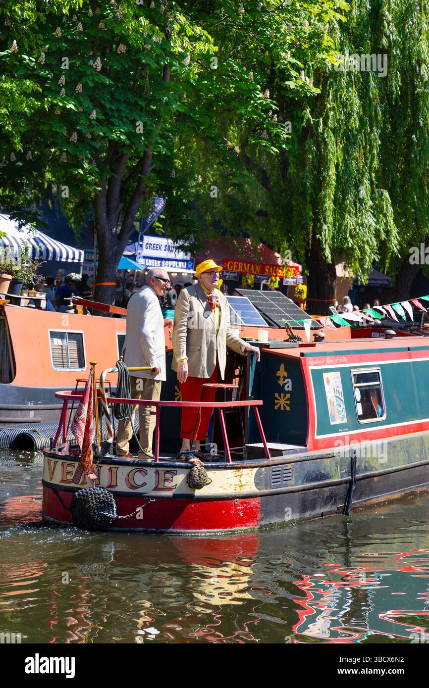 Bateau étroit à Little venice lors de l'IWA Canalway Cavalcade 2025, Londres, Angleterre Banque D'Images