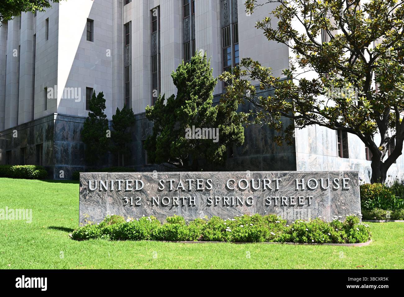 LOS ANGELES, CALIFORNIE - 19 MAI 2025 : panneau au palais de justice des États-Unis près de l'hôtel de ville. Banque D'Images