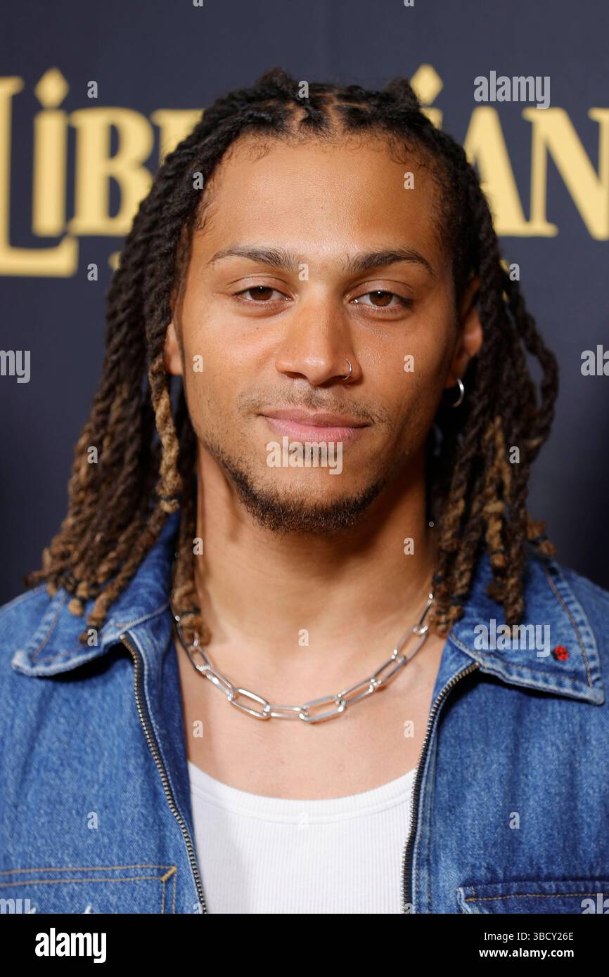 NEW YORK, NEW YORK - 20 MAI : Bluey Robinson, Olivia Morris, Callum McGowan et Marissa Hill assistent à la projection de TNT The Librarians : the Next Chapter à la Morgan Library le 20 mai 2025, à New York. La nouvelle série, une continuation de la franchise Librarians bien-aimée, débutera avec une première de deux nuits commençant le dimanche 25 mai après la couverture des Playoffs de la NBA, et se poursuivra le lundi 26 mai après les Playoffs de la LNH. Les épisodes seront diffusés chaque semaine le lundi soir sur TNT. Photo : Luiz Rampelotto/EuropaNewswire Banque D'Images