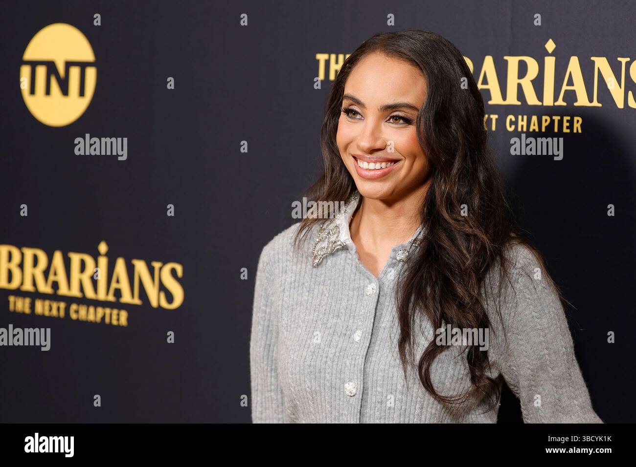 NEW YORK, NEW YORK - 20 MAI : Bluey Robinson, Olivia Morris, Callum McGowan et Marissa Hill assistent à la projection de TNT The Librarians : the Next Chapter à la Morgan Library le 20 mai 2025, à New York. La nouvelle série, une continuation de la franchise Librarians bien-aimée, débutera avec une première de deux nuits commençant le dimanche 25 mai après la couverture des Playoffs de la NBA, et se poursuivra le lundi 26 mai après les Playoffs de la LNH. Les épisodes seront diffusés chaque semaine le lundi soir sur TNT. Photo : Luiz Rampelotto/EuropaNewswire Banque D'Images