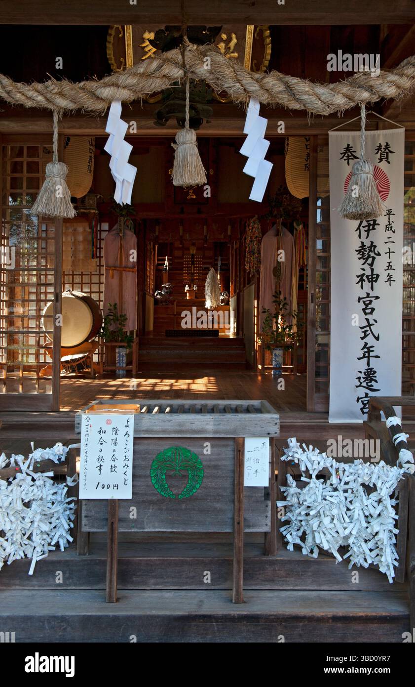 Le sanctuaire Taga Jinja shinto dans la ville d'Uwajima, préfecture d'Ehime, est dédié à la fertilité humaine et comprend des sculptures phalliques et un musée du sexe, au Japon. Banque D'Images