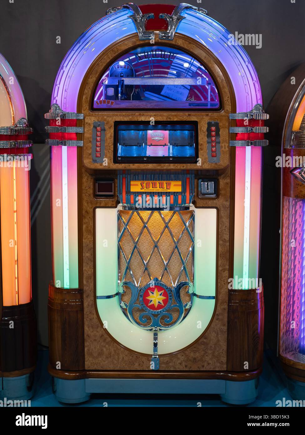 Jukebox rétro : musique et danse dans les années 1940 et 1950 Banque D'Images