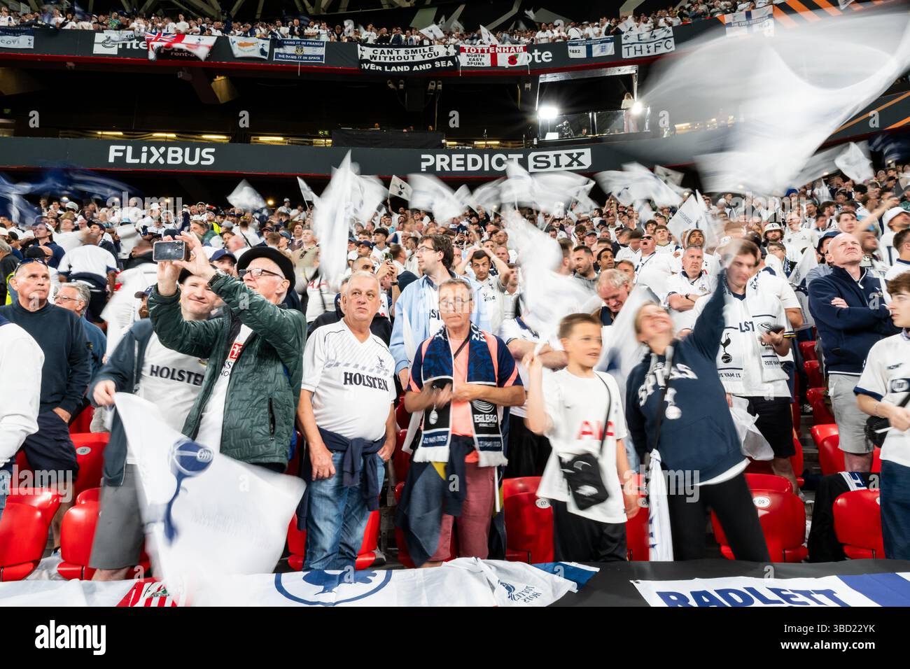 Bilbao, Espagne. 21 mai 2025. Les fans de football de Tottenham Hotspur ont vu sur les tribunes la finale de l'UEFA Europa League entre Tottenham Hotspur et Manchester United à San Mames à Bilbao. Crédit : Gonzales photo/Alamy Live News Banque D'Images