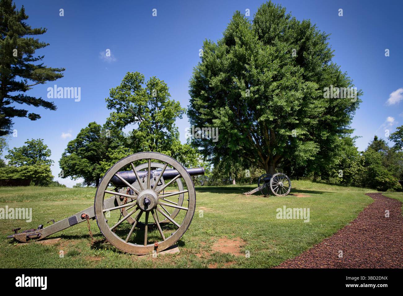 Sur le champ de bataille de la guerre de Sécession à partir de 1862 avec des canons maintenant silencieux à Fredericksburg, en Virginie. Banque D'Images
