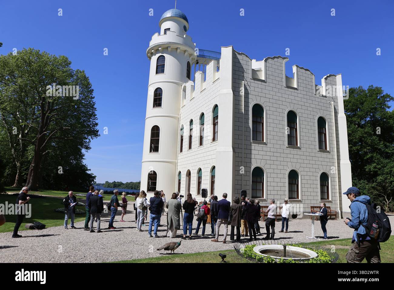 Berlin, Allemagne. 21 mai 2025. 5/21/2025 Berlin-Zehlendorf : entièrement rénové. Le château sur Peacock Island (photo de Simone Kuhlmey/Pacific Press/Sipa USA) crédit : Sipa US/Alamy Live News Banque D'Images