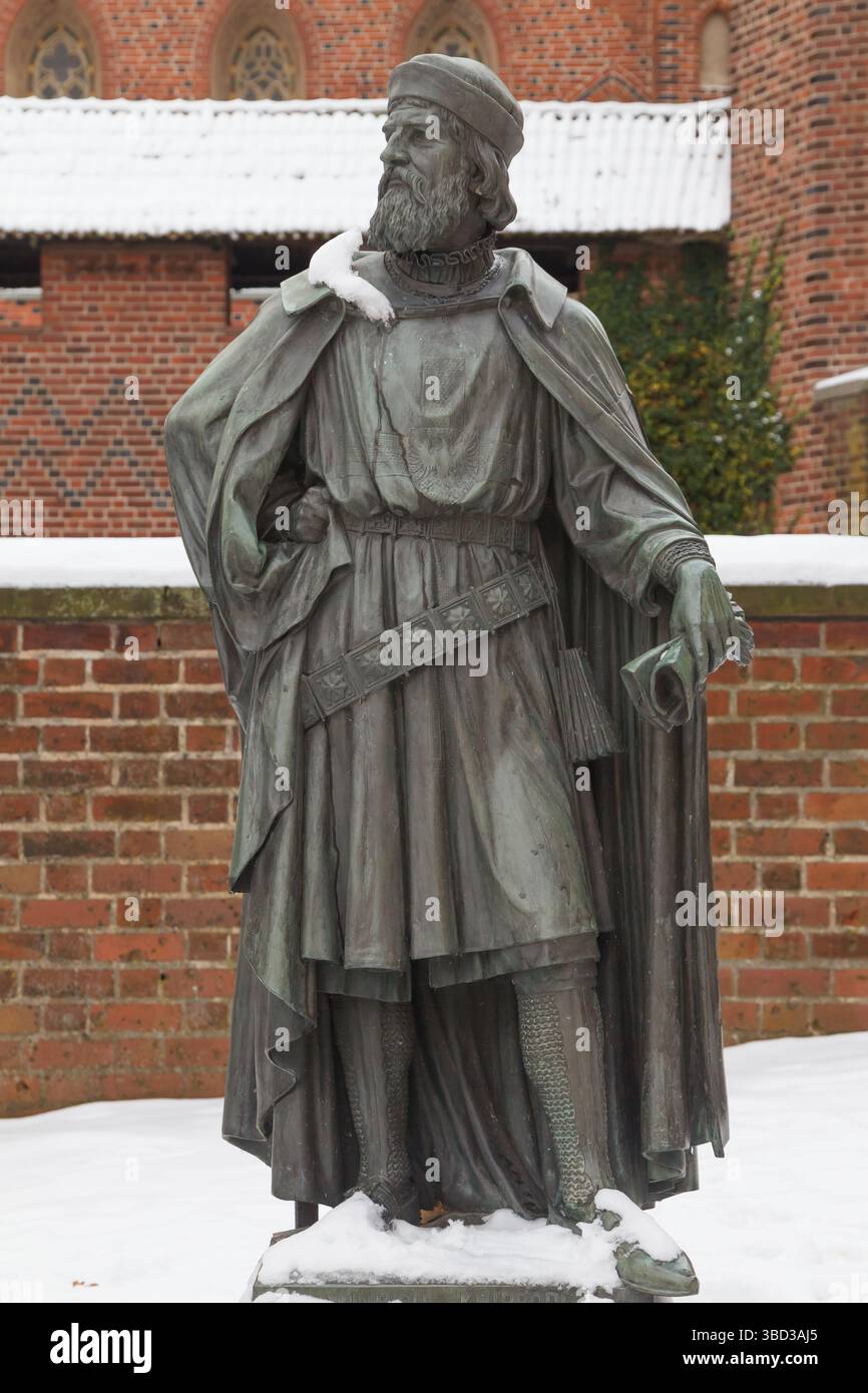 Statue du Grand Maître teutonique Winrich von Kniprode au château de Malbork, Pologne. Banque D'Images