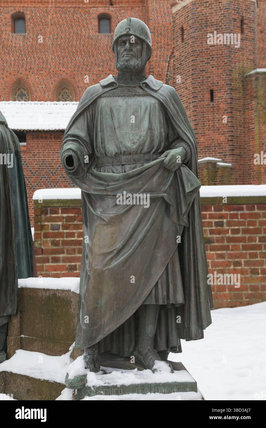 Statue du Grand Maître teutonique Siegfried von Feuchtwangen au château de Malbork, Pologne. Banque D'Images