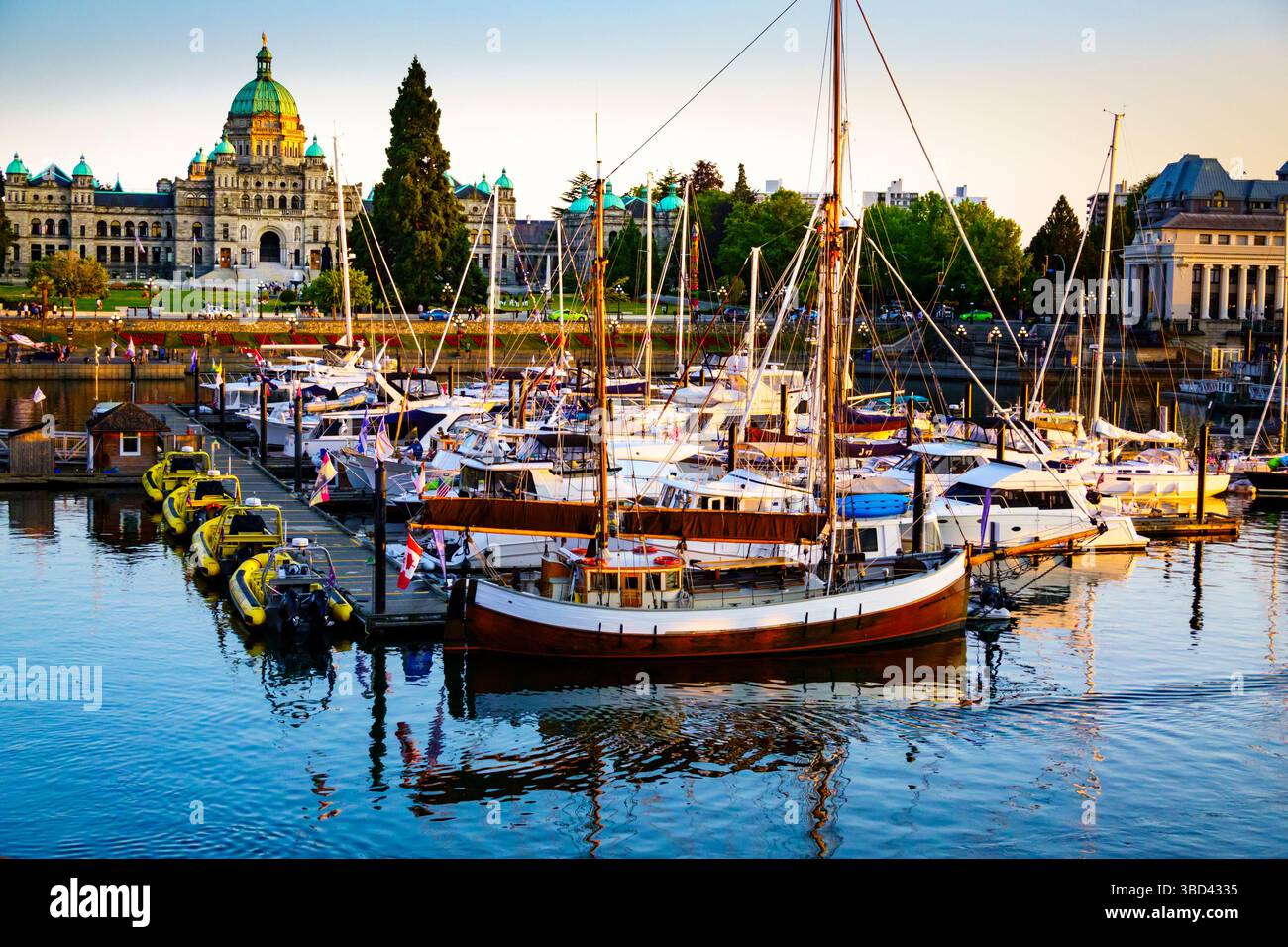 Assemblée législative de la Colombie-Britannique et Inner Harbor Lower Causeway, Victoria, Canada Banque D'Images
