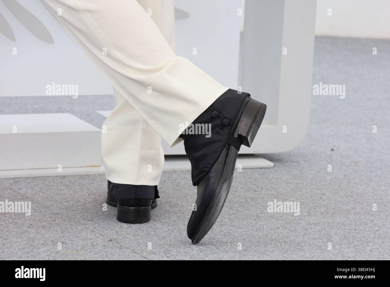 Cannes, France. 22 mai 2025. John C. Reilly portant des guirlandes à The Heads ou Tails ? (Testa O Croce ?) Appel photo film au 78ème Festival de Cannes. Crédit : Doreen Kennedy/Alamy Live News. Banque D'Images