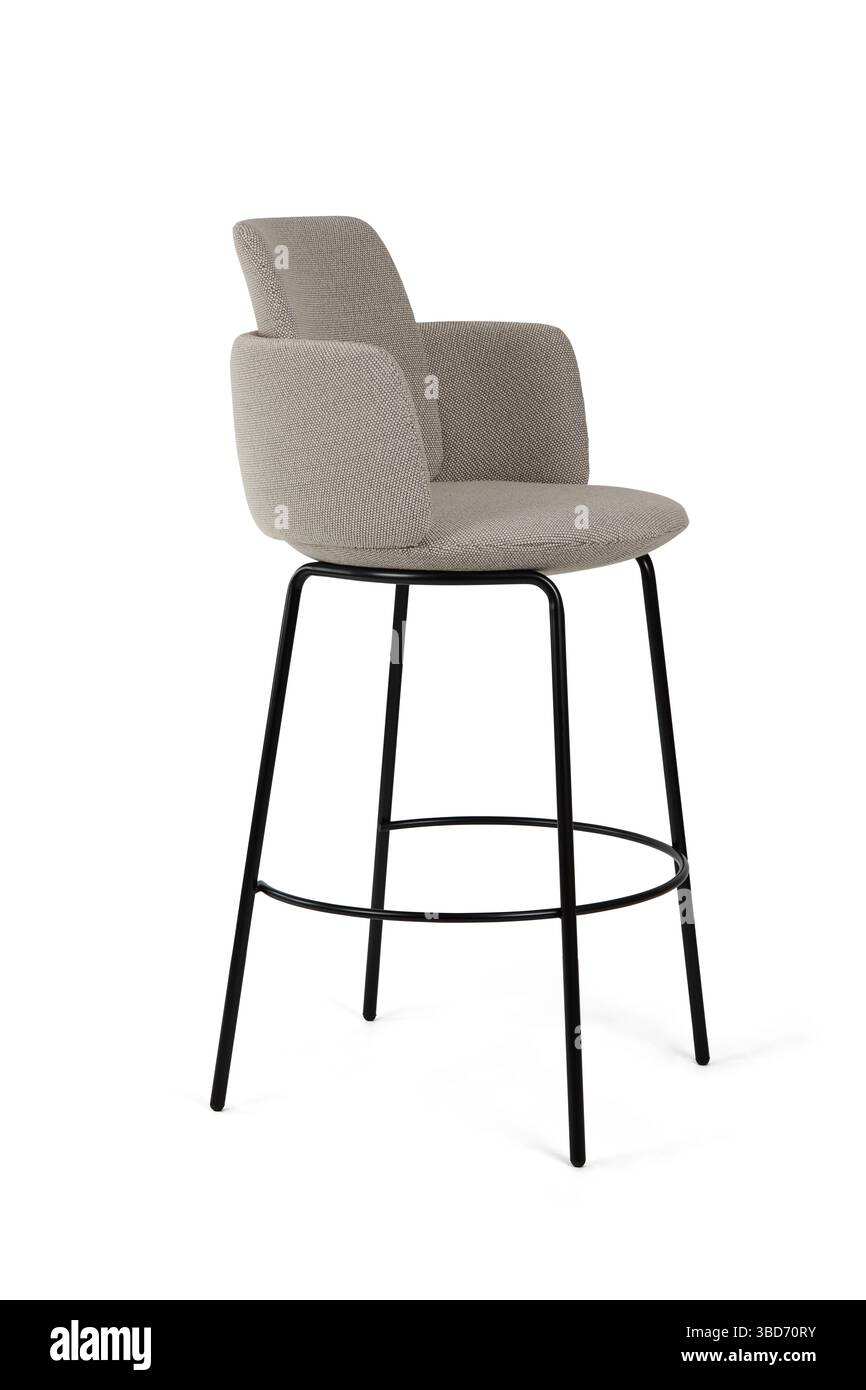 un tabouret de bar contemporain dispose d'accoudoirs, d'un siège en textile confortable et d'un élégant cadre en métal noir au design moderne Banque D'Images
