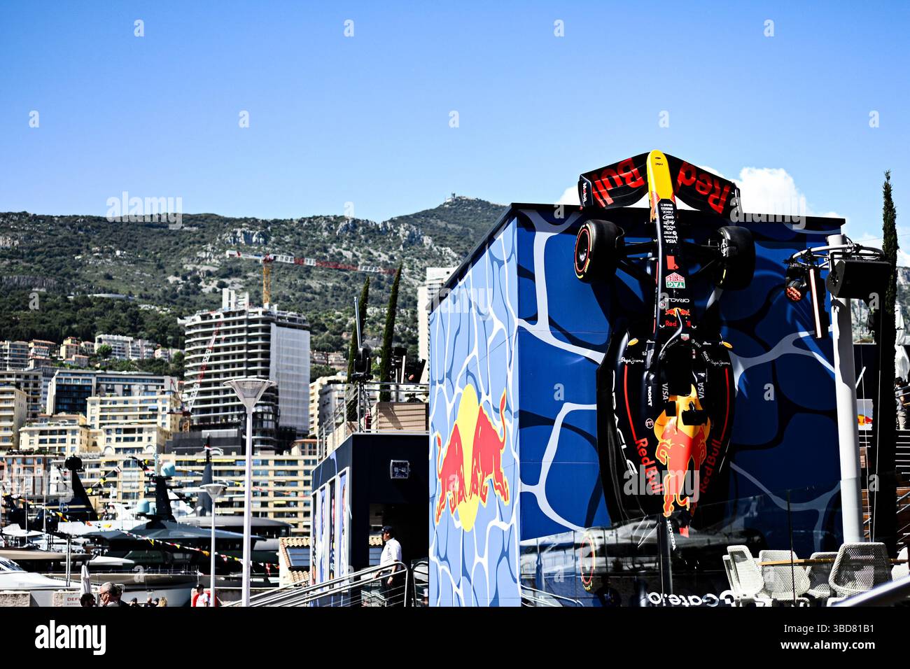 Monaco, Principauté de Monaco. 23 mai 2025. Ambiance dans le Paddock du Team Oracle Red Bull Racing, Red Bull Honda RB21, lors du Championnat du monde FIA de formule 1 F1 Grand Prix de Monaco 2025, 22 mai à Monte Carlo, Monaco crédit : Agence photo indépendante/Alamy Live News Banque D'Images