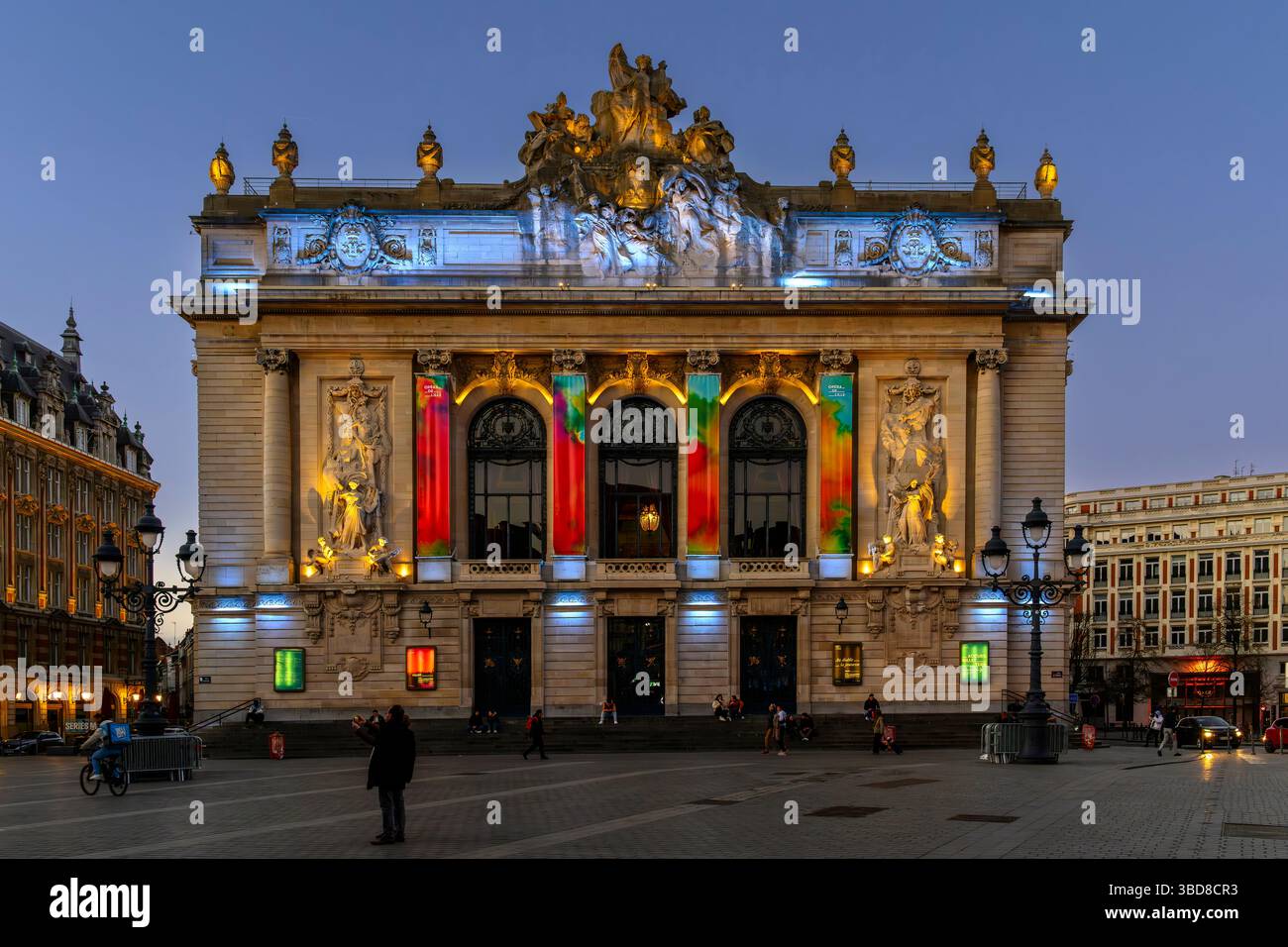 Illuminations en début de soirée au magnifique Opéra de Lille (Opéra de Lille). Banque D'Images