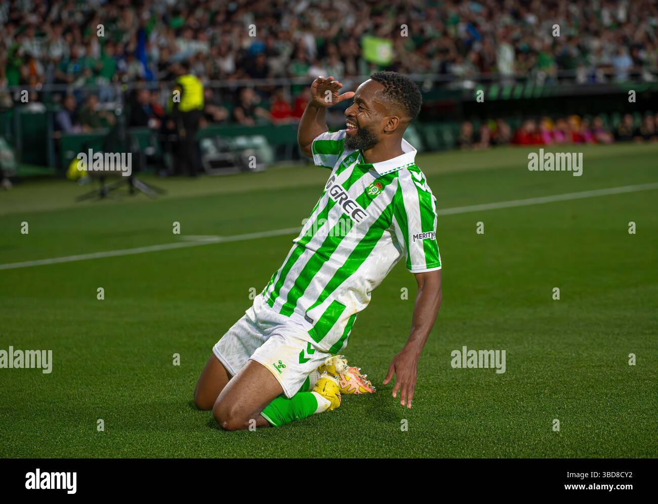Célébration des buts de Bakambu - quart de finale de la ligue de la Conférence de l'UEFA Banque D'Images