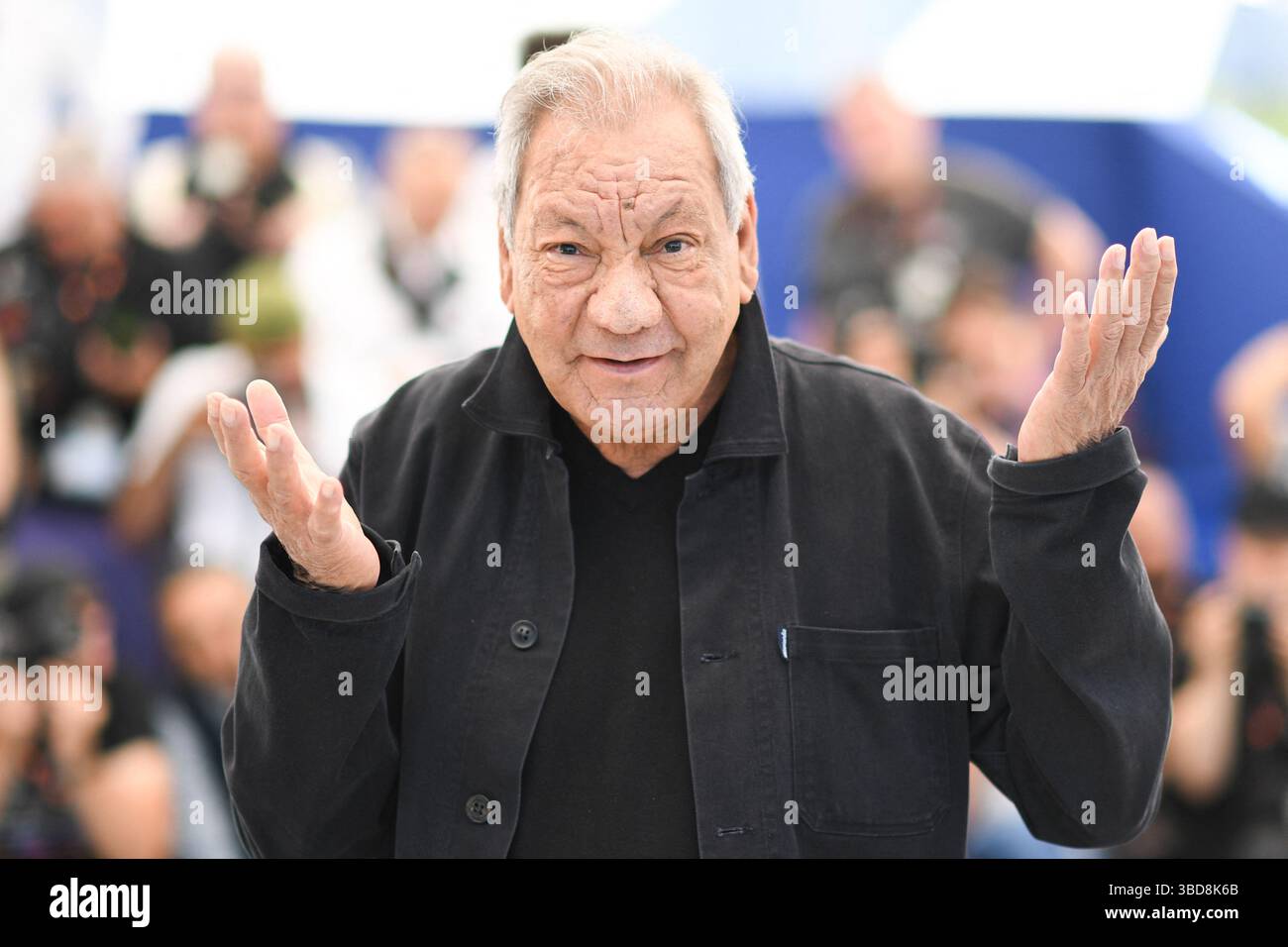 Cannes, France. 23 mai 2025. Tony Gatlif présent à l'Ange Photocall à Cannes, France le 23 mai 2025 dans le cadre du 78ème Festival de Cannes. Photo par Aurore Marechal/ABACAPRESS.COM crédit : Abaca Press/Alamy Live News Banque D'Images