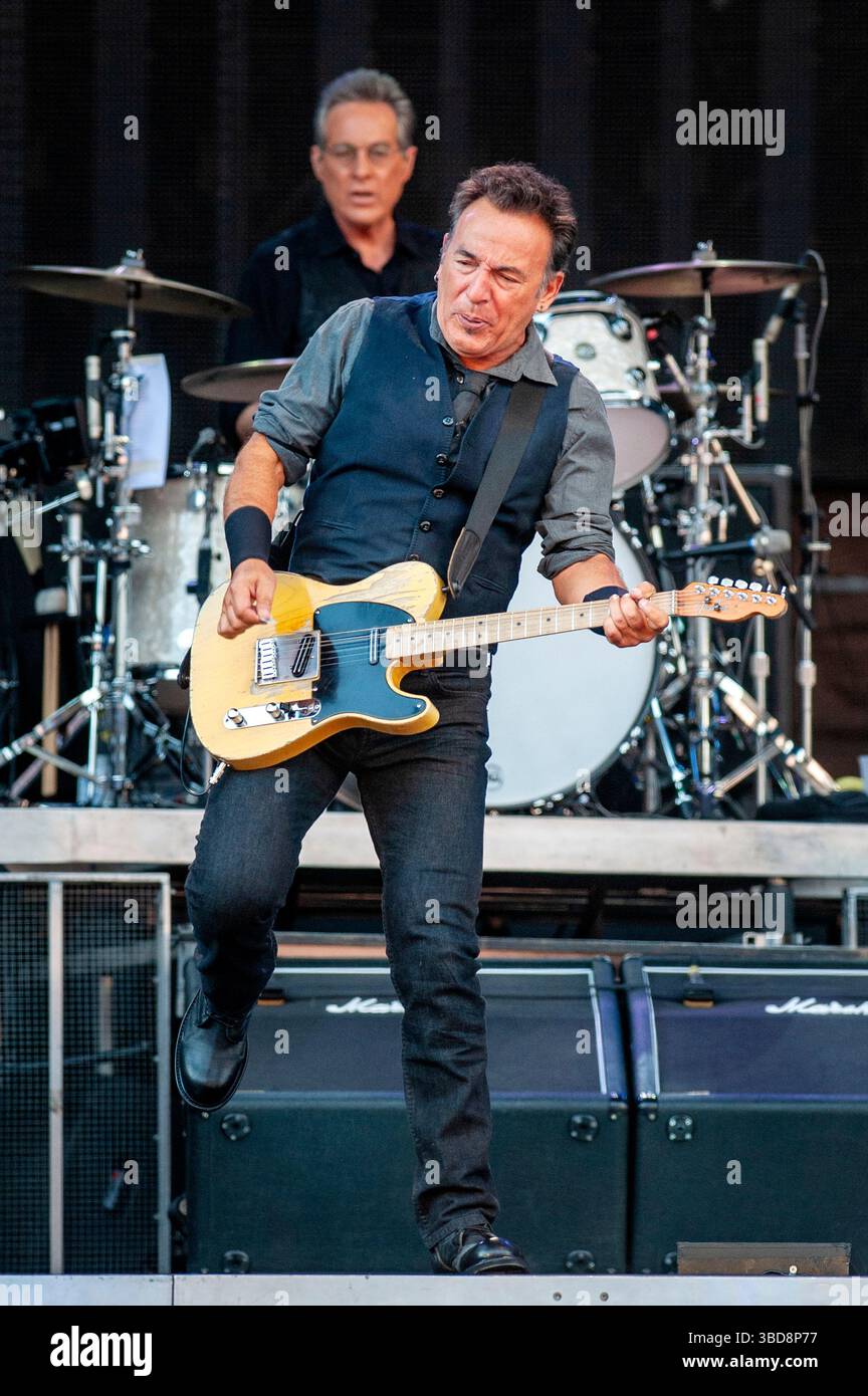 Bruce Springsteen se produit avec le E Street Band au Hampden Park le 1er juin 2016 à Glasgow, en Écosse Banque D'Images