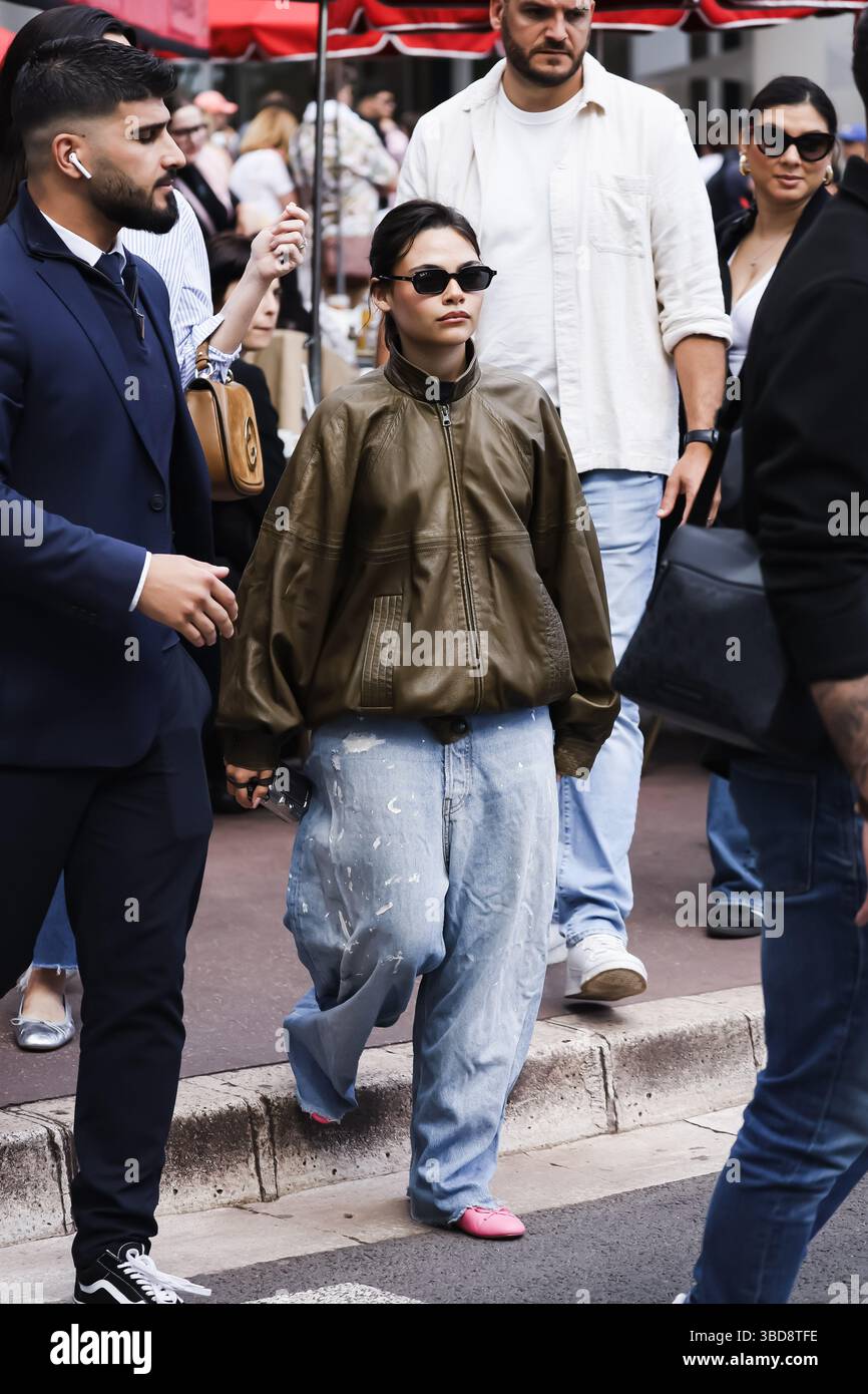 Cannes, France. 13 mai 2025. Ariana Greenblatt arrive à l’Hôtel Martinez lors du 78ème Festival de Cannes à Cannes, France, le 13 mai 2025 (photo Alessandro Bremec/NurPhoto). Crédit : NurPhoto SRL/Alamy Live News Banque D'Images