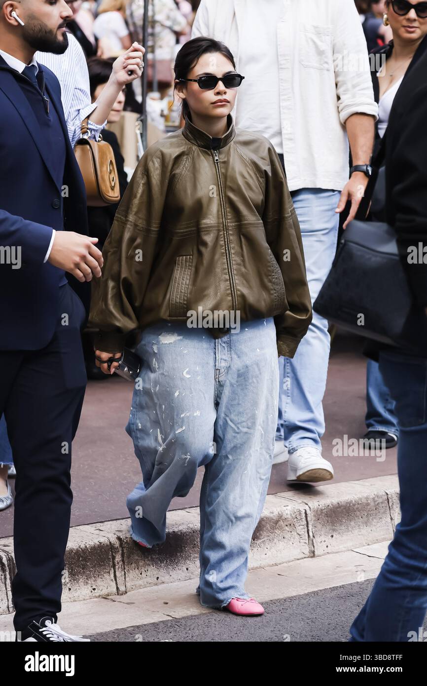 Cannes, France. 13 mai 2025. Ariana Greenblatt arrive à l’Hôtel Martinez lors du 78ème Festival de Cannes à Cannes, France, le 13 mai 2025 (photo Alessandro Bremec/NurPhoto). Crédit : NurPhoto SRL/Alamy Live News Banque D'Images