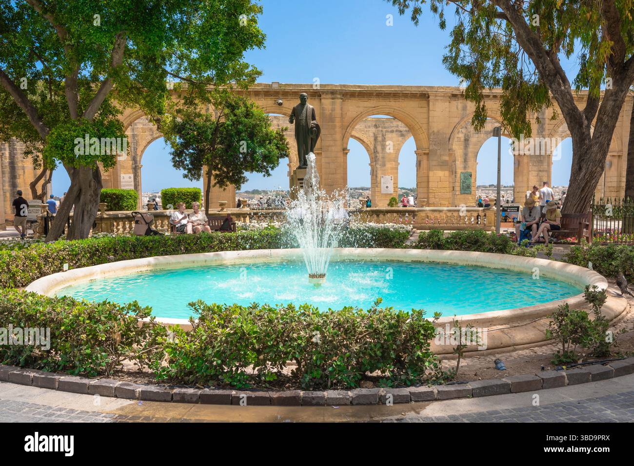 Jardins Barrakka Valletta, vue en été d'une fontaine ornementale située dans les jardins de Barrakka supérieur, la Valette, Malte Banque D'Images