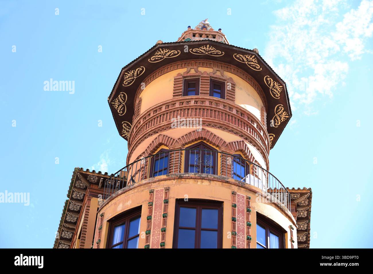 Tour du bâtiment d'angle Sagasta 5 Guerrero Strachan dans la vieille ville de Malaga, Andalousie, Espagne Banque D'Images