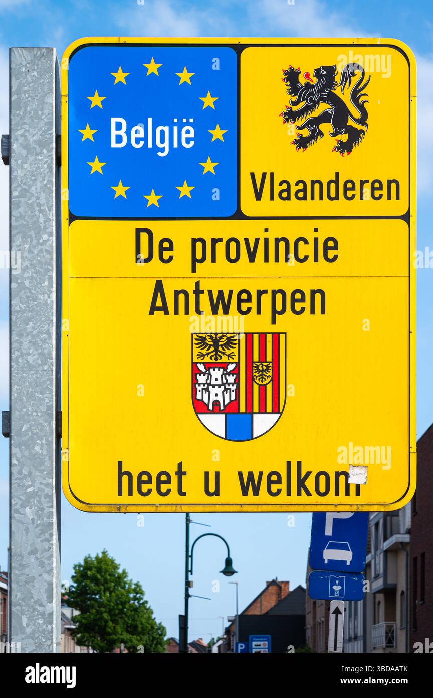 Panneau national à la frontière néerlandaise belge à Stabroek, Province d'Anvers, Vlaanderen, Belgique 16 mai 2025 Banque D'Images