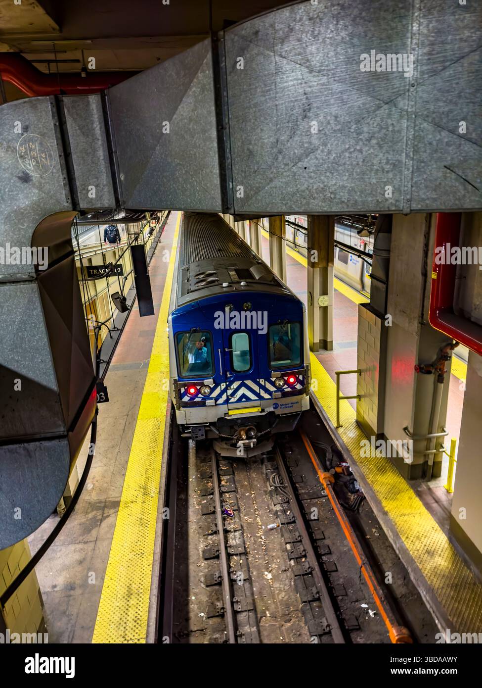 Train Metro North sur les rails de Grand Central Station, New York City, New York, États-Unis Banque D'Images