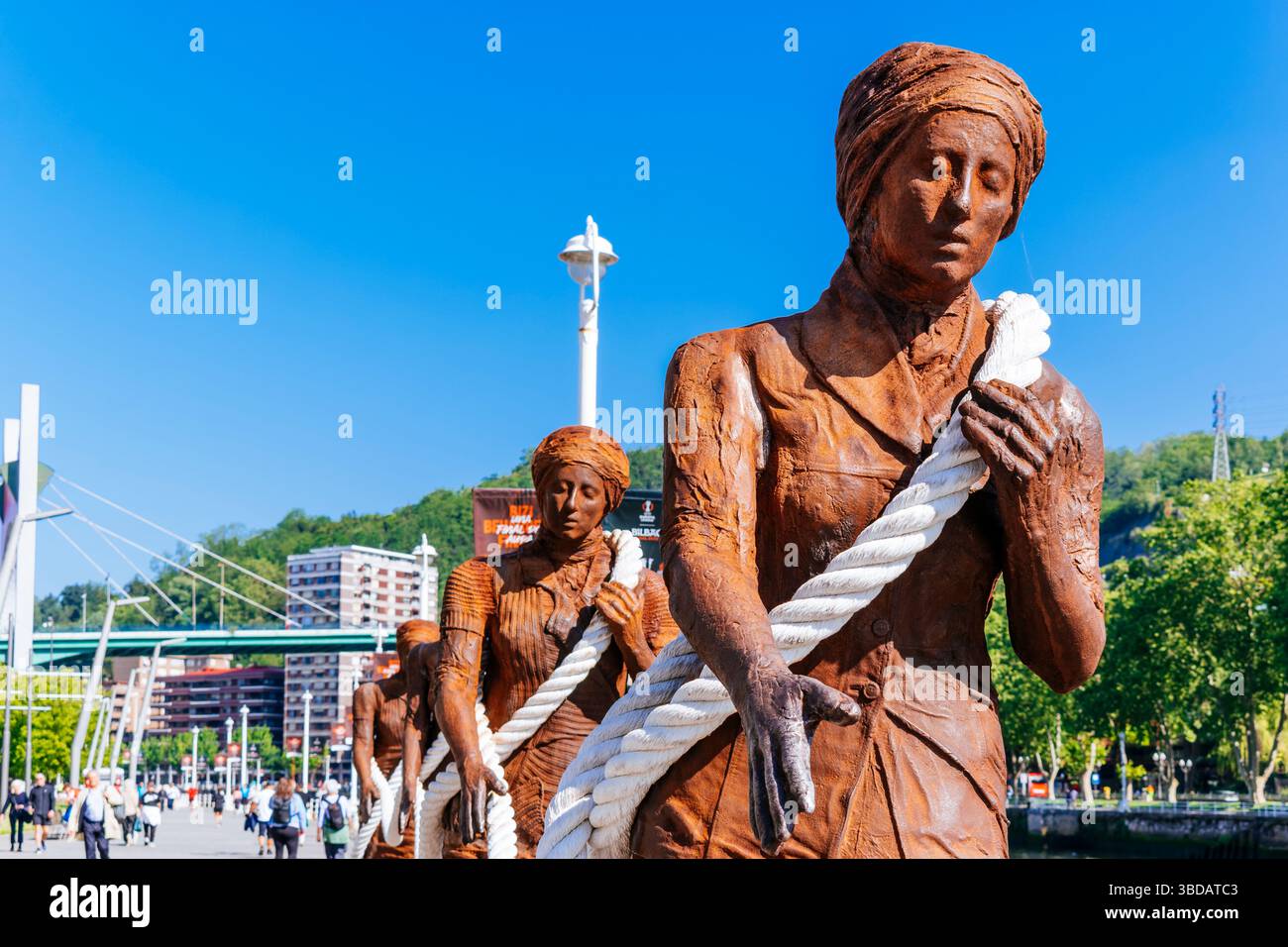Un groupe sculptural créé par Dora Salazar, Las sirgueras, femmes de la corde. Les femmes qui ont tiré les bateaux à l'aide d'une ligne de remorquage, une corde utilisée pour tirer les bateaux fr Banque D'Images