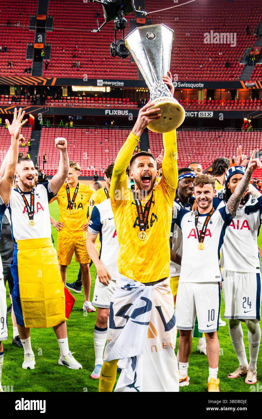 Bilbau, Bilbau, Espagne. 21 mai 2025. Guglielmo Vicario de l'équipe Tottenham célèbre la victoire de la finale de l'Europa League, entre Tottenham et Manchester United, au San Mames Stadium, le 21 mai 2025 crédit : Nuno Reisinho/ZUMA Press Wire/ZUMA Wire/Alamy Live News Banque D'Images