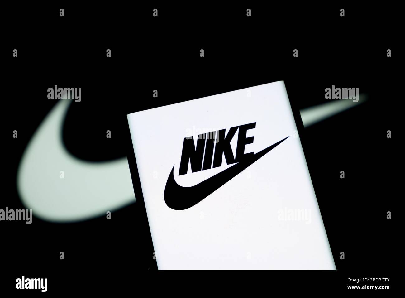 CHONGQING, CHINE - 23 MAI 2025 - une photo d'illustration montre le logo Nike affiché dans un smartphone à Chongqing, Chine, le 23 mai 2025. Banque D'Images