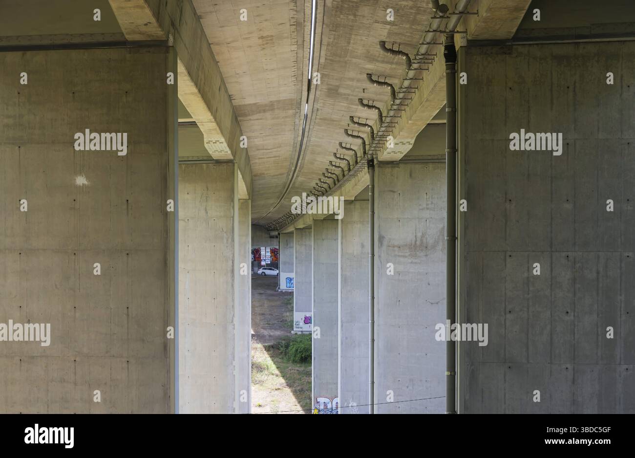 Pont dilapidé. Pont Koerschtal sur la route fédérale 27 à Stuttgart-Moeringen. Le pont, qui se compose de deux parties, doit être démoli et Banque D'Images