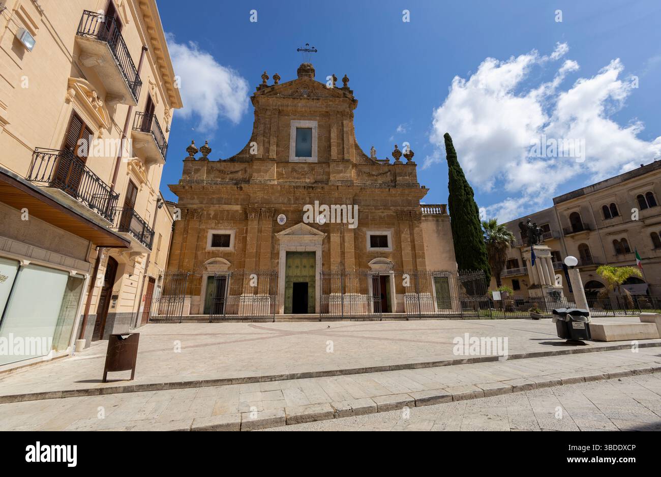 ALCAMO, ITALIE, 2 JUILLET 2023 - Basilique Santa Maria Assunta à Alcamo, province de Trapani, Sicile, Italie Banque D'Images