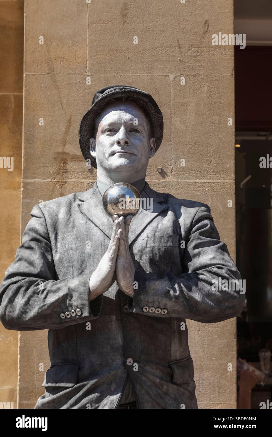 Angleterre, Somerset, Bath, Stall Street, Human Statue Banque D'Images