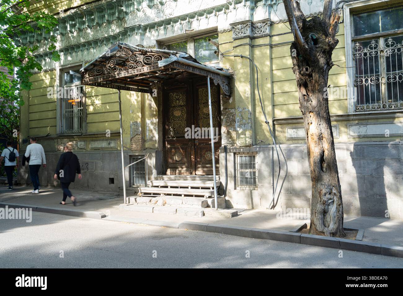 Tbilissi, Géorgie. 17 mai 2025. les maisons anciennes typiques dans le centre historique de la ville Banque D'Images