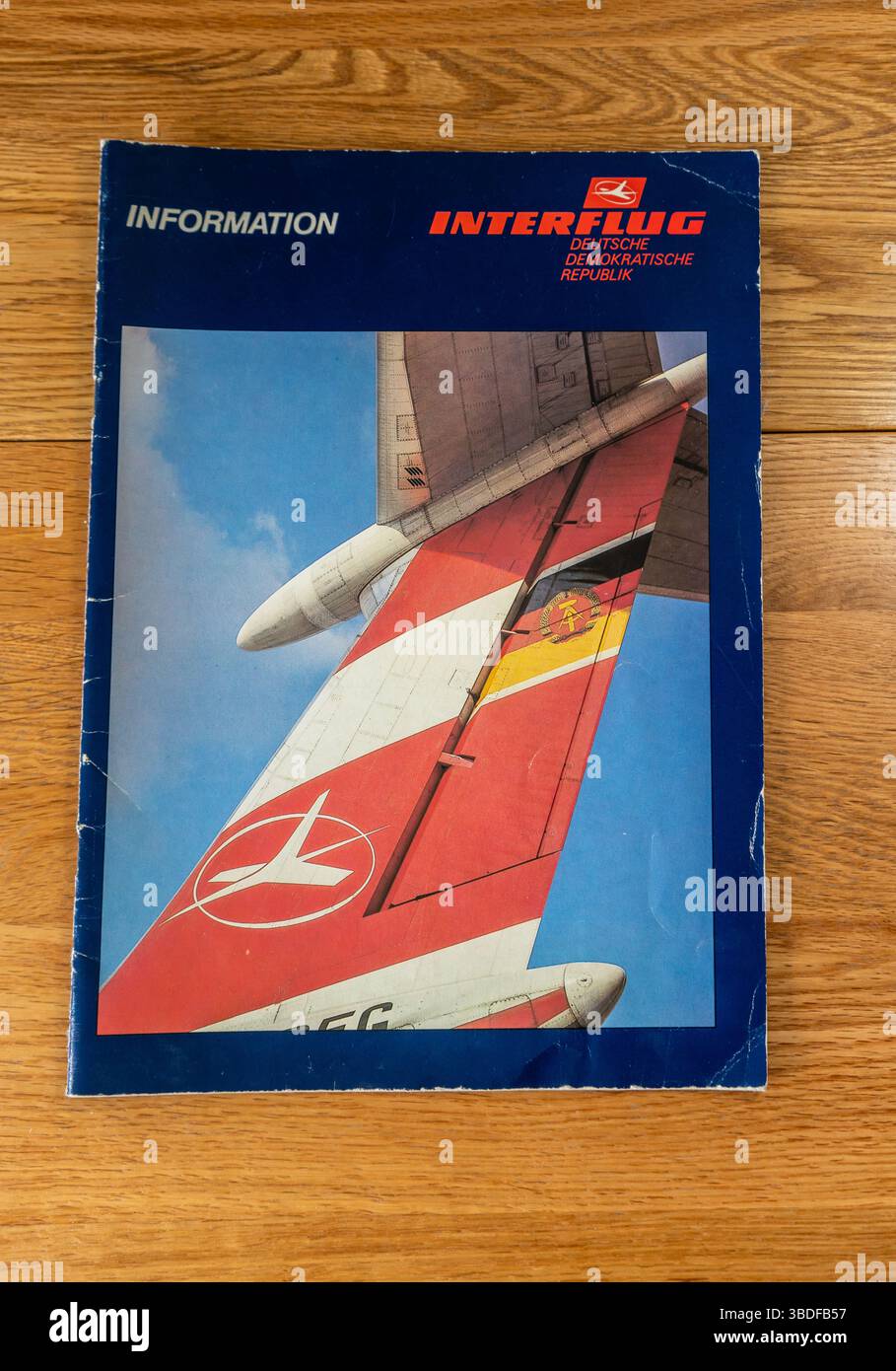 Couverture d'un magazine d'information en vol Interflug - GDR East German Airline de l'année 1987 Banque D'Images